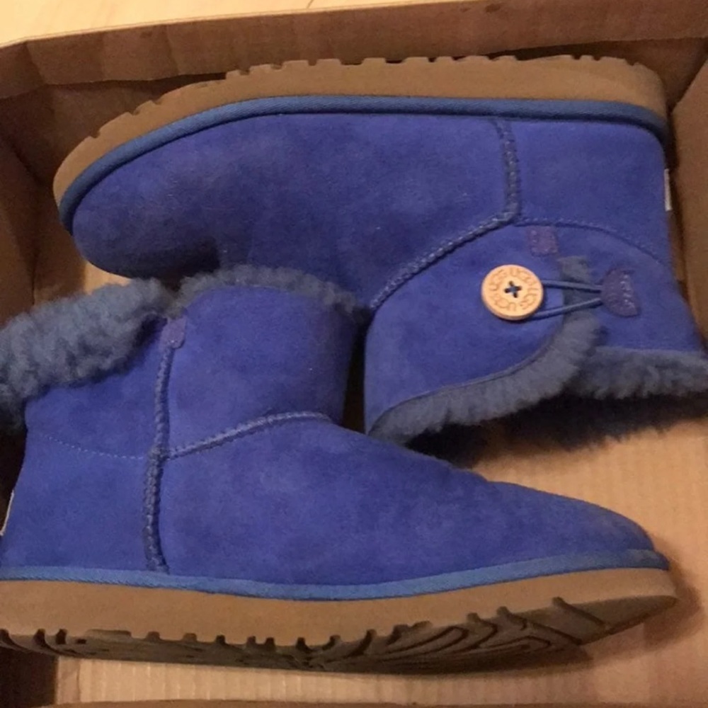 Bailey Button Uggs - image 1